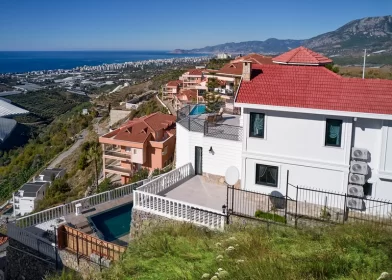 Luxury Villa for Sale with Combination of Infinity Pool and Sea View