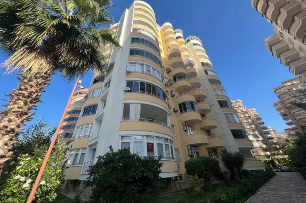 Stunning Sea and City Views: Luxurious 2+1 Apartment in Alanya Mahmutlar