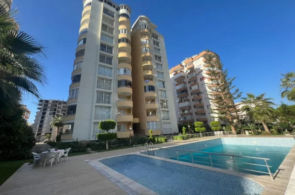 Stunning Sea and City Views: Luxurious 2+1 Apartment in Alanya Mahmutlar