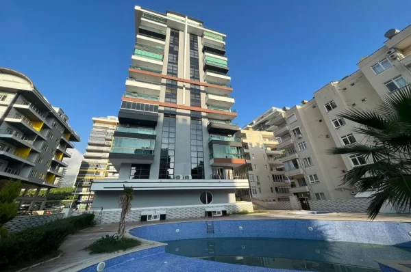 Alanya Mahmutlar'da Havuz Manzaralı Lüks Full Eşyalı 2+1 Daire