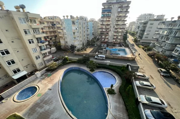 Alanya Mahmutlar'da Havuz Manzaralı Lüks Full Eşyalı 2+1 Daire