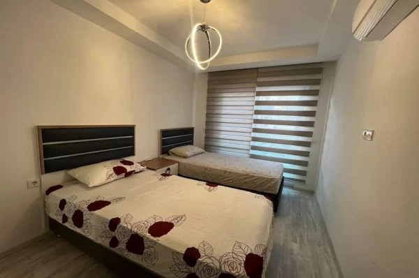 Alanya Mahmutlar'da Havuz Manzaralı Lüks Full Eşyalı 2+1 Daire