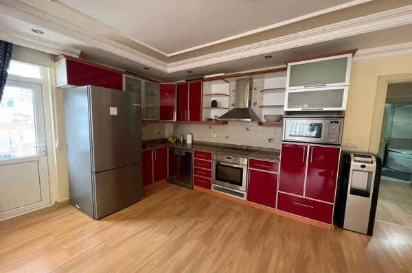 Plaja Sadece 250 Metre Uzaklıkta Full Eşyalı 125m2 Daire