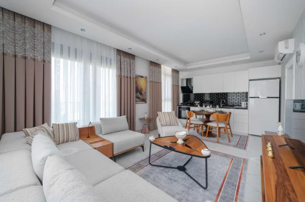 Bu Tek Yatak Odalı Daire ile Alanya'nın Mahmutlar Bölgesinde Modern Yaşamı Deneyimleyin