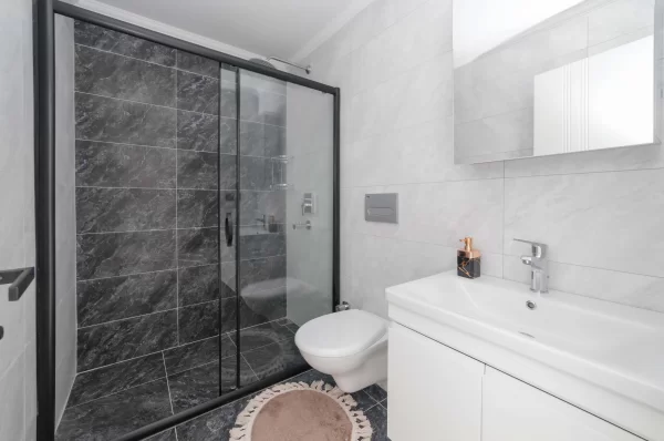 Bu Tek Yatak Odalı Daire ile Alanya'nın Mahmutlar Bölgesinde Modern Yaşamı Deneyimleyin