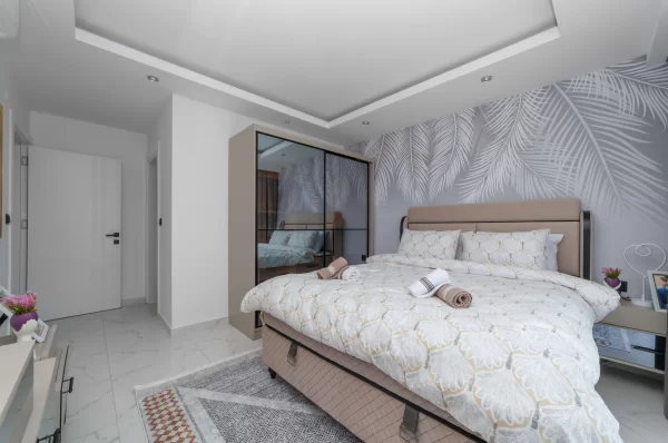 Bu Tek Yatak Odalı Daire ile Alanya'nın Mahmutlar Bölgesinde Modern Yaşamı Deneyimleyin