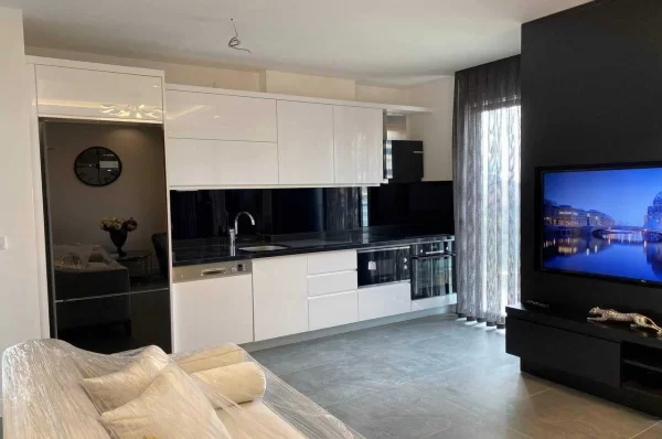 Luxurious 1+1 Apartment for Sale in Alanya's Premier Complex: Experience Modern Living