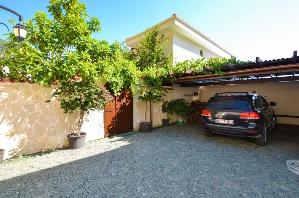 Escape to Paradise: Exquisite Sea View 5+2 Luxury Villa for Sale in Alanya