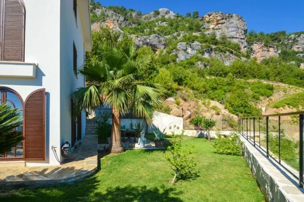 Escape to Paradise: Exquisite Sea View 5+2 Luxury Villa for Sale in Alanya