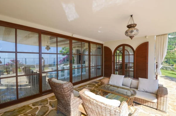 Escape to Paradise: Exquisite Sea View 5+2 Luxury Villa for Sale in Alanya