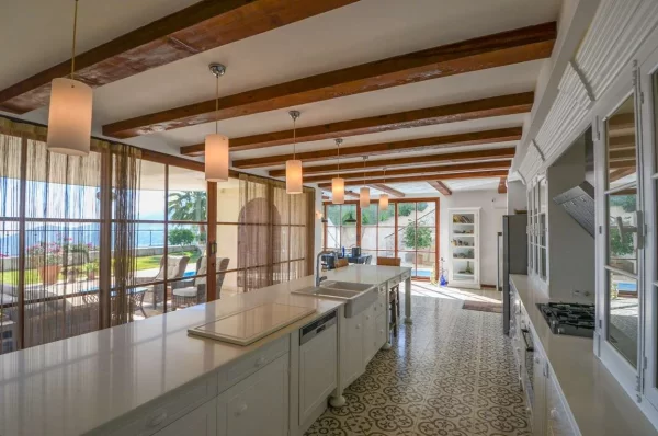 Escape to Paradise: Exquisite Sea View 5+2 Luxury Villa for Sale in Alanya