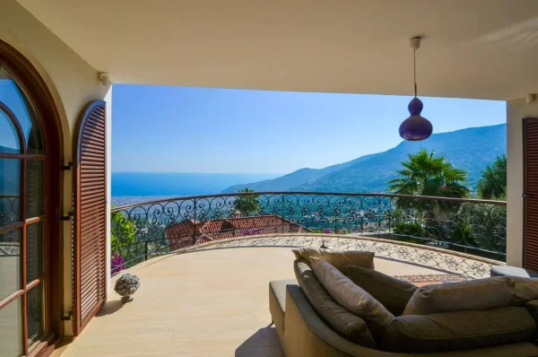 Escape to Paradise: Exquisite Sea View 5+2 Luxury Villa for Sale in Alanya