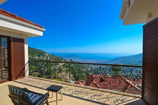 Escape to Paradise: Exquisite Sea View 5+2 Luxury Villa for Sale in Alanya