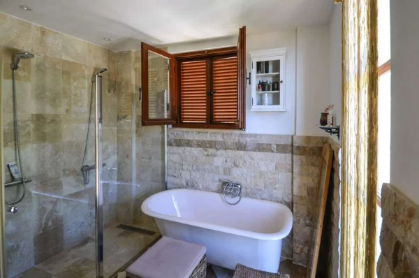 Escape to Paradise: Exquisite Sea View 5+2 Luxury Villa for Sale in Alanya