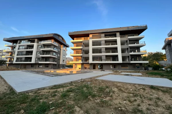 Modern Yaşamın Özetini Yaşayın: Alanya'da Tam Donanımlı Ultra Modern 3+1 Daire