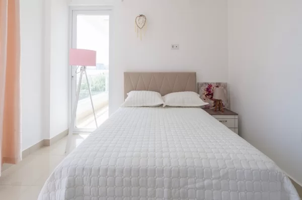 Alanya Demirtaş'ta Yemyeşil Doğa İçinde Full Eşyalı Satılık 2+1 Daire