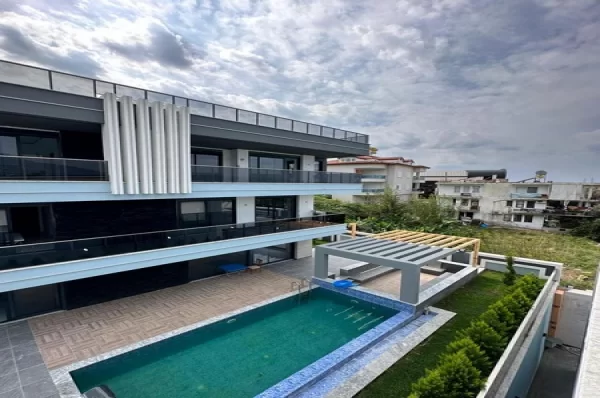 Alanya Kargıcak'ta Özel Paradise'ta Yaşayan Tripleks 6+1 Satılık Villa