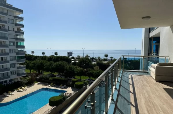 Panoramic Sea View Beachfront One Livingroom Apartment for Sale in Alanya