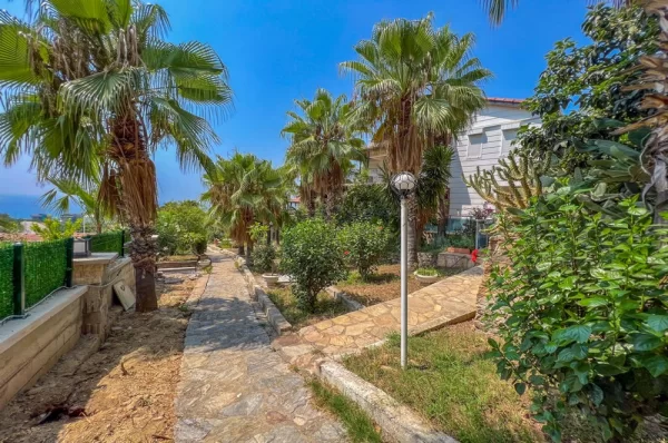 Akdeniz'in Tacı Alanya'da Satılık Deniz Manzaralı Villa