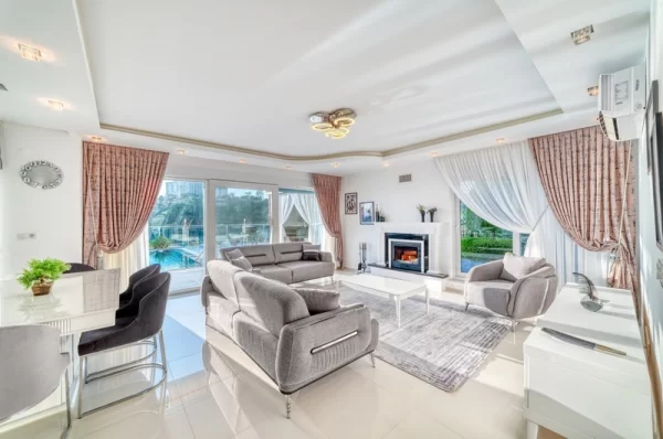 Luxury Life in the Lap of Nature: 4+ 1 Villa in Kargicak,Alanya