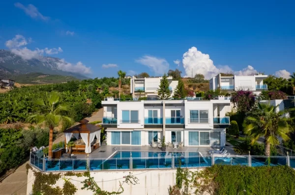 Luxury Life in the Lap of Nature: 4+ 1 Villa in Kargicak,Alanya