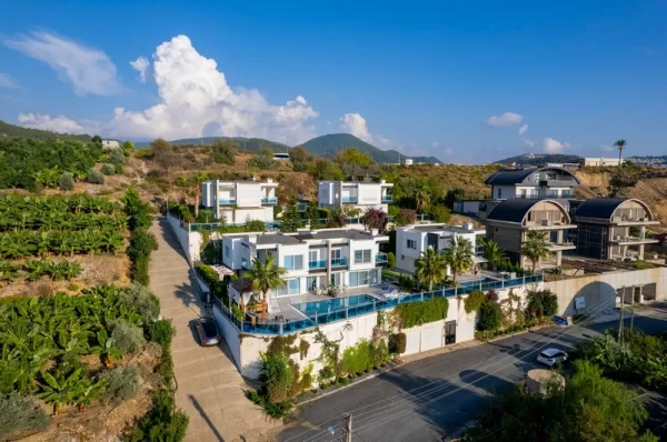 Luxury Life in the Lap of Nature: 4+ 1 Villa in Kargicak,Alanya