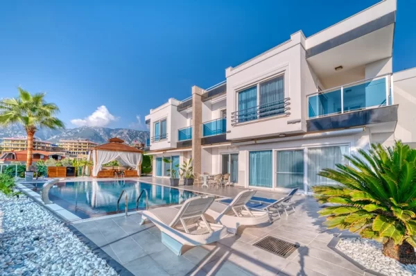 Luxury Life in the Lap of Nature: 4+ 1 Villa in Kargicak,Alanya