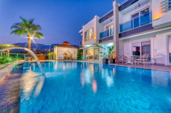 Luxury Life in the Lap of Nature: 4+ 1 Villa in Kargicak,Alanya