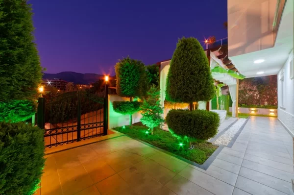 Luxury Life in the Lap of Nature: 4+ 1 Villa in Kargicak,Alanya