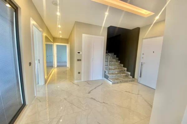 Alanya'nın Kalbinde Lüks Yaşamı Kucaklayın 5+1 Penthouse
