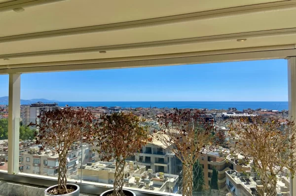 Alanya'nın Kalbinde Lüks Yaşamı Kucaklayın 5+1 Penthouse