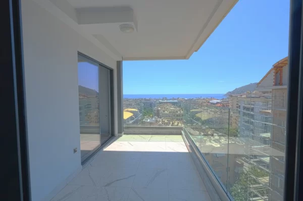 Embrace the Luxurious Life in the Heart of Alanya 5+1 Penthouse