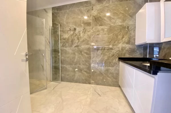 Embrace the Luxurious Life in the Heart of Alanya 5+1 Penthouse