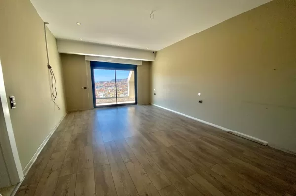 Embrace the Luxurious Life in the Heart of Alanya 5+1 Penthouse