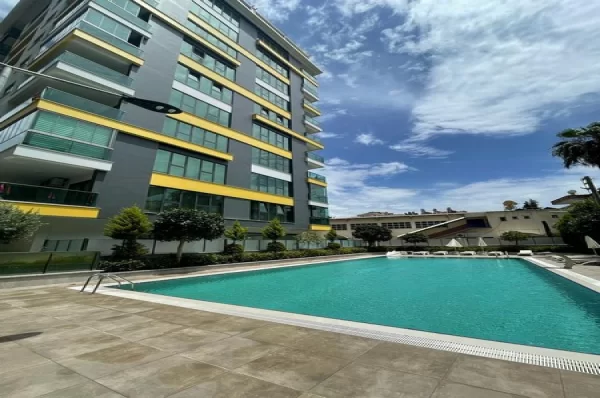 Embrace the Luxurious Life in the Heart of Alanya 5+1 Penthouse