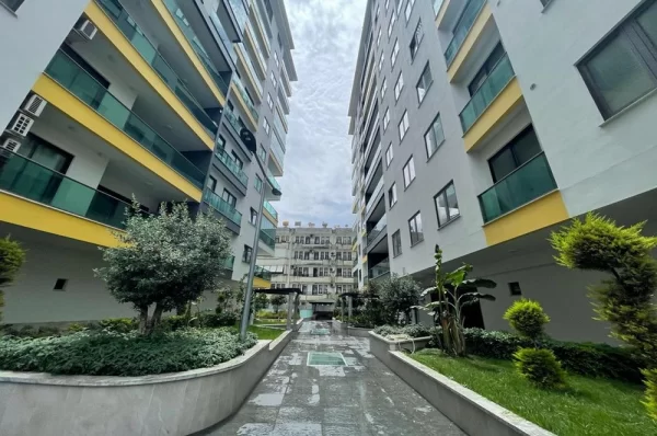 Embrace the Luxurious Life in the Heart of Alanya 5+1 Penthouse