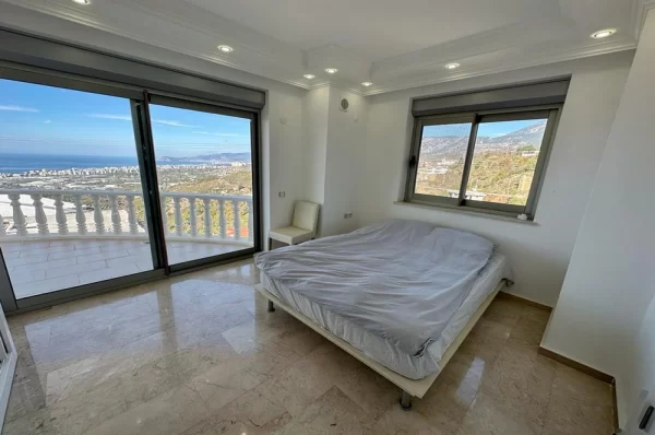Alanya Kargıcak'ta Satılık Birinci Sınıf Deniz Manzaralı Lüks Villa