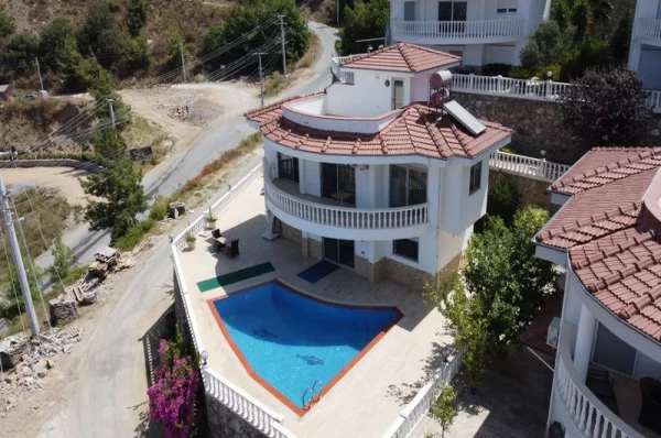 Alanya Kargıcak'ta Satılık Birinci Sınıf Deniz Manzaralı Lüks Villa