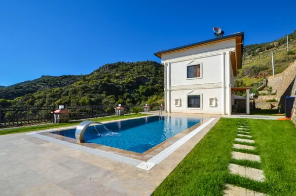 Extraordinary Luxury Living: 3+1 Furnished Villa with a Charming Sea View