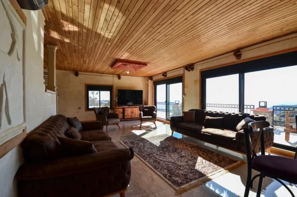 Olağanüstü Lüks Yaşam: Büyüleyici Deniz Manzaralı 3+1 Eşyalı Villa