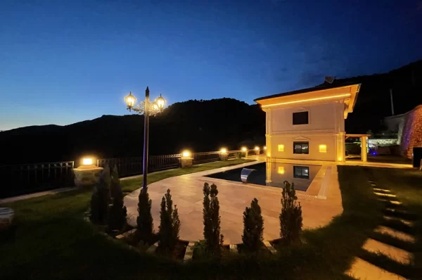 Olağanüstü Lüks Yaşam: Büyüleyici Deniz Manzaralı 3+1 Eşyalı Villa