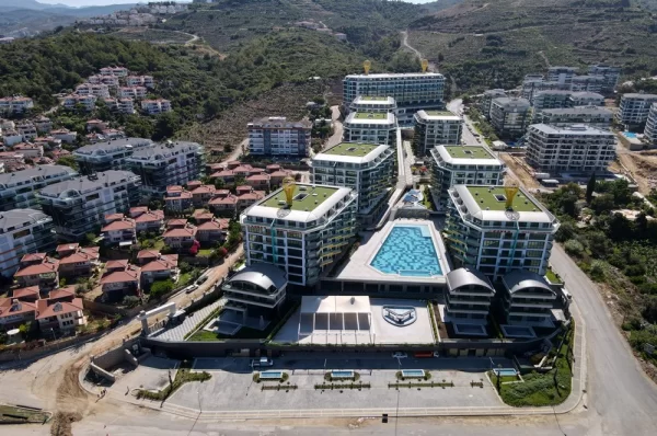 Alanya'da Her Köşeden Deniz Manzaralı Denize Sıfır 1+1 Daire ve 3+1 Dubleksler