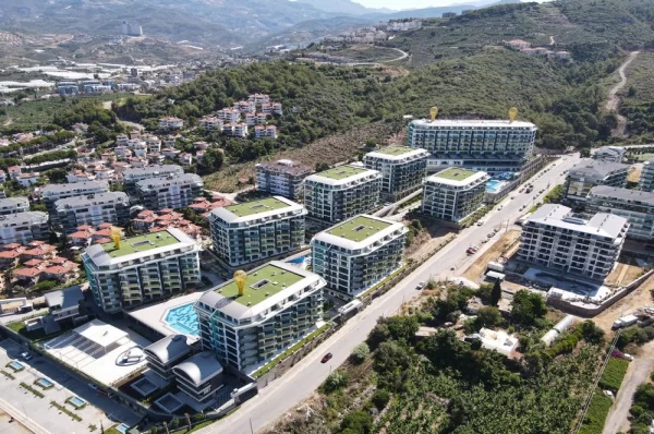 Alanya'da Her Köşeden Deniz Manzaralı Denize Sıfır 1+1 Daire ve 3+1 Dubleksler