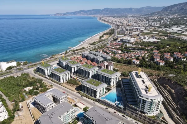 Alanya'da Her Köşeden Deniz Manzaralı Denize Sıfır 1+1 Daire ve 3+1 Dubleksler