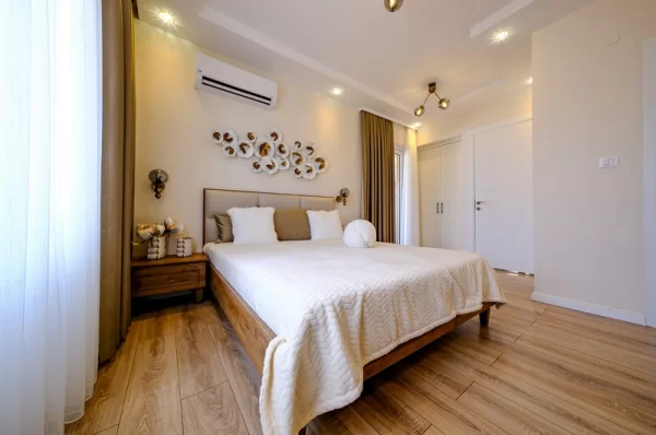 Alanya Kestel'de Satılık Olağanüstü 3 Yatak Odalı Tam Donanımlı Villa
