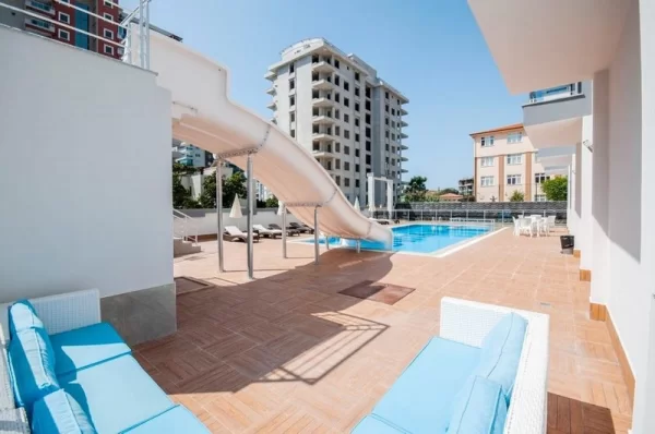 Alanya'da Taşınmaya Hazır Geniş Eşyalı 1+1 Satılık Daire