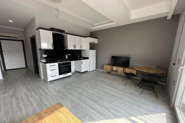 Alanya'da Taşınmaya Hazır Geniş Eşyalı 1+1 Satılık Daire