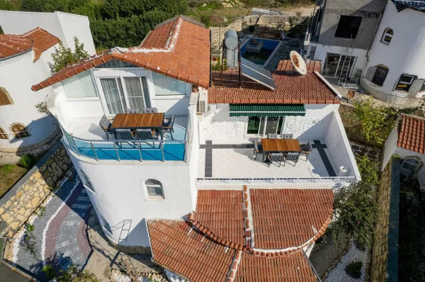 Alanya Türkler'de Havuzlu Lüks 4+2 Tripleks Villa