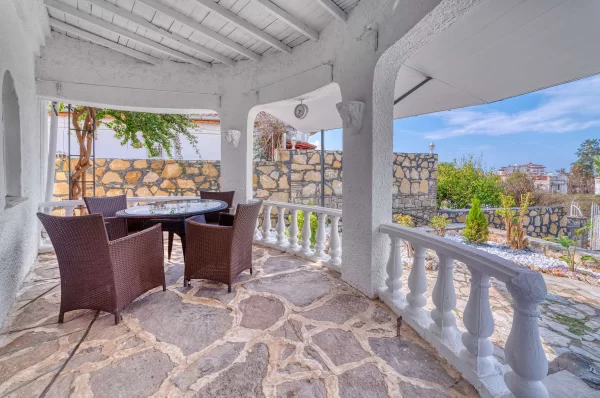Alanya Türkler'de Havuzlu Lüks 4+2 Tripleks Villa
