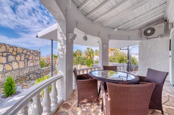 Alanya Türkler'de Havuzlu Lüks 4+2 Tripleks Villa